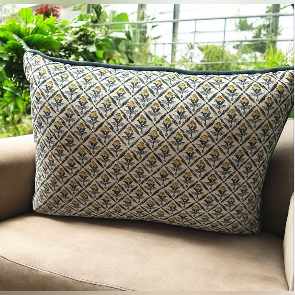 Rachel Zoe Pillow  Printed Preowned Decor Cushion Good Condition